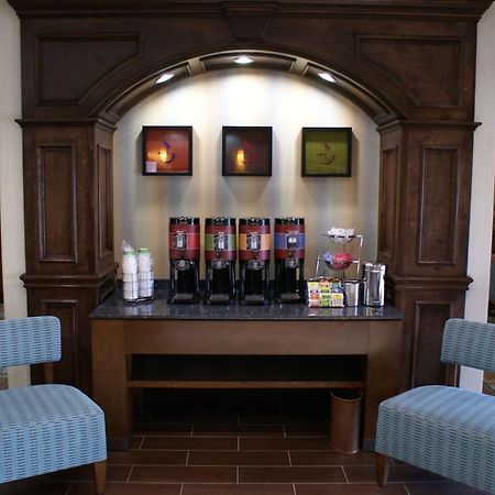 Hampton Inn & Suites Center Bagian luar foto