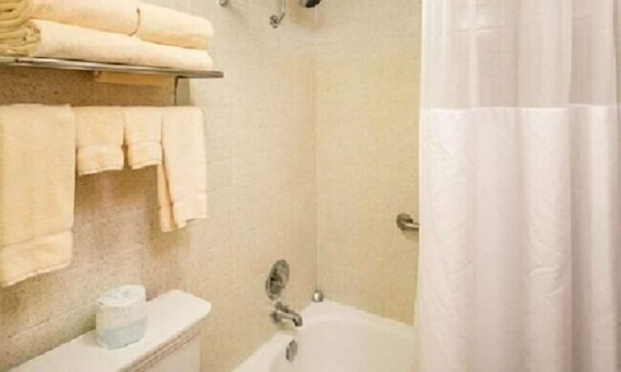 Hampton Inn & Suites Center Bagian luar foto