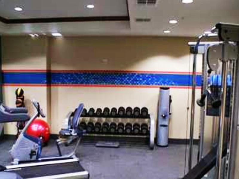 Hampton Inn & Suites Center Bagian luar foto