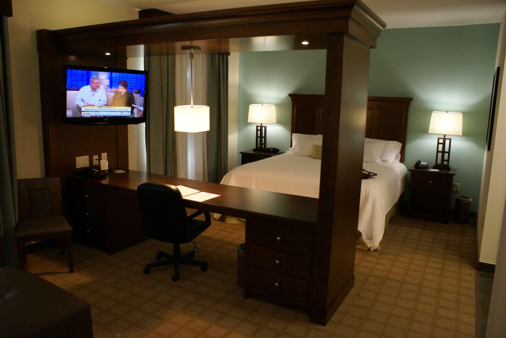 Hampton Inn & Suites Center Bagian luar foto