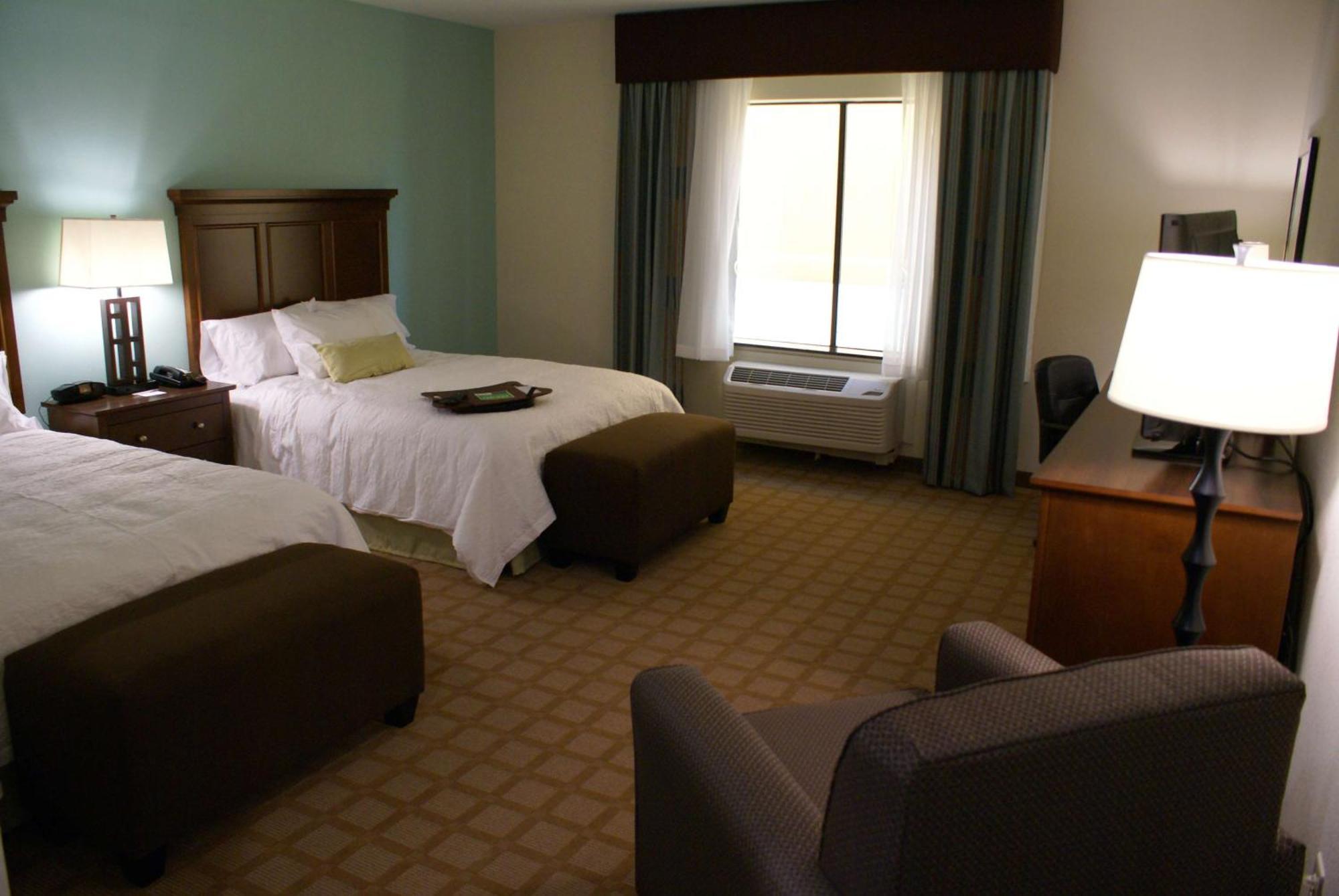 Hampton Inn & Suites Center Bagian luar foto