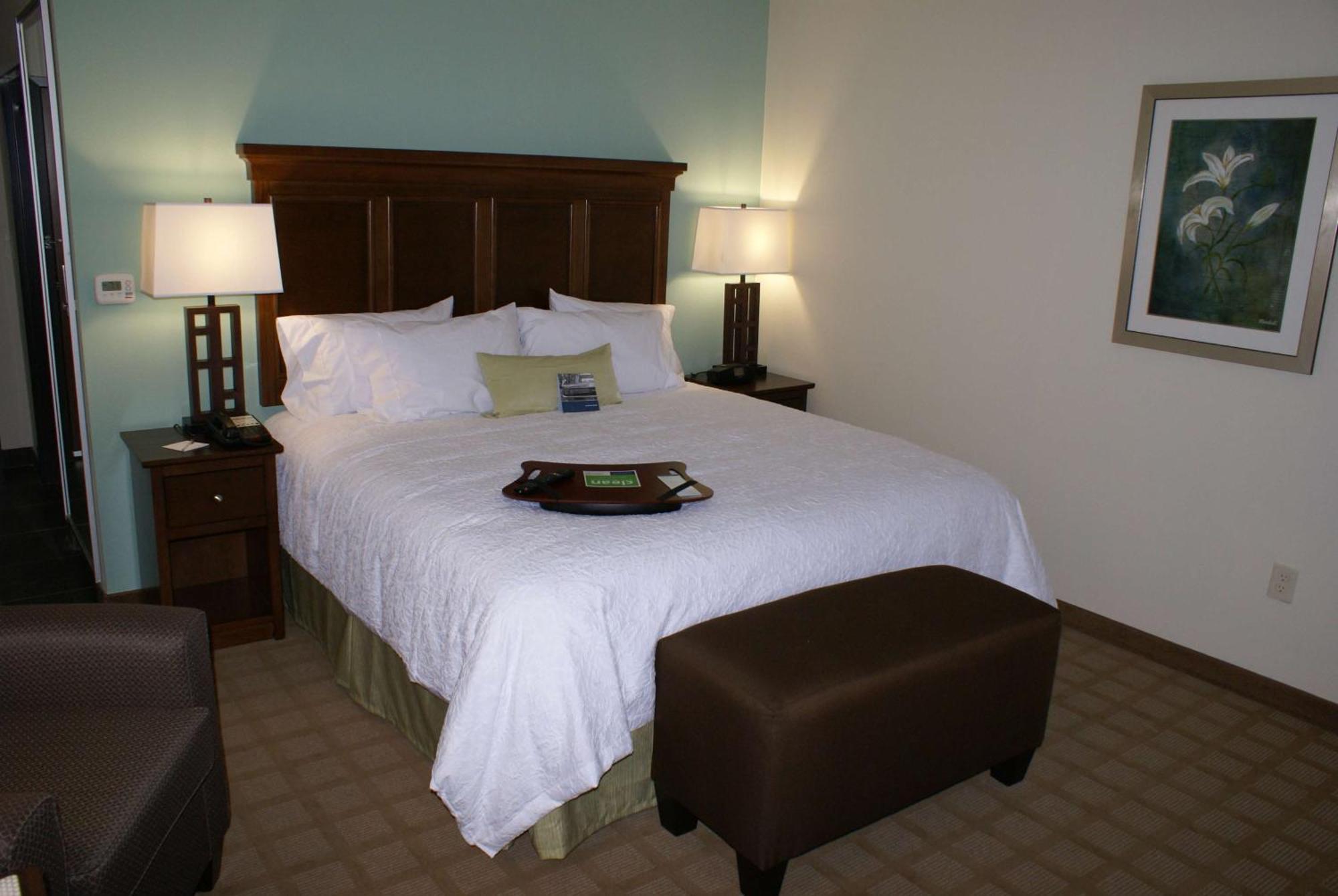 Hampton Inn & Suites Center Bagian luar foto
