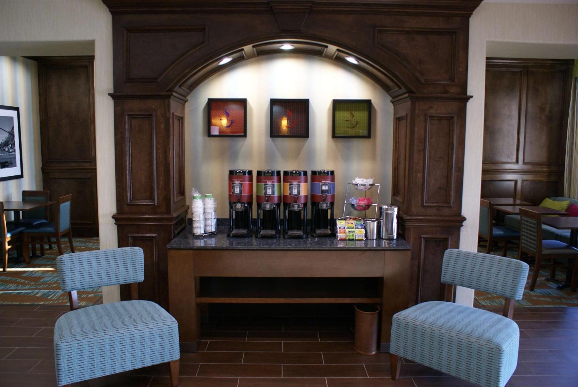 Hampton Inn & Suites Center Bagian luar foto