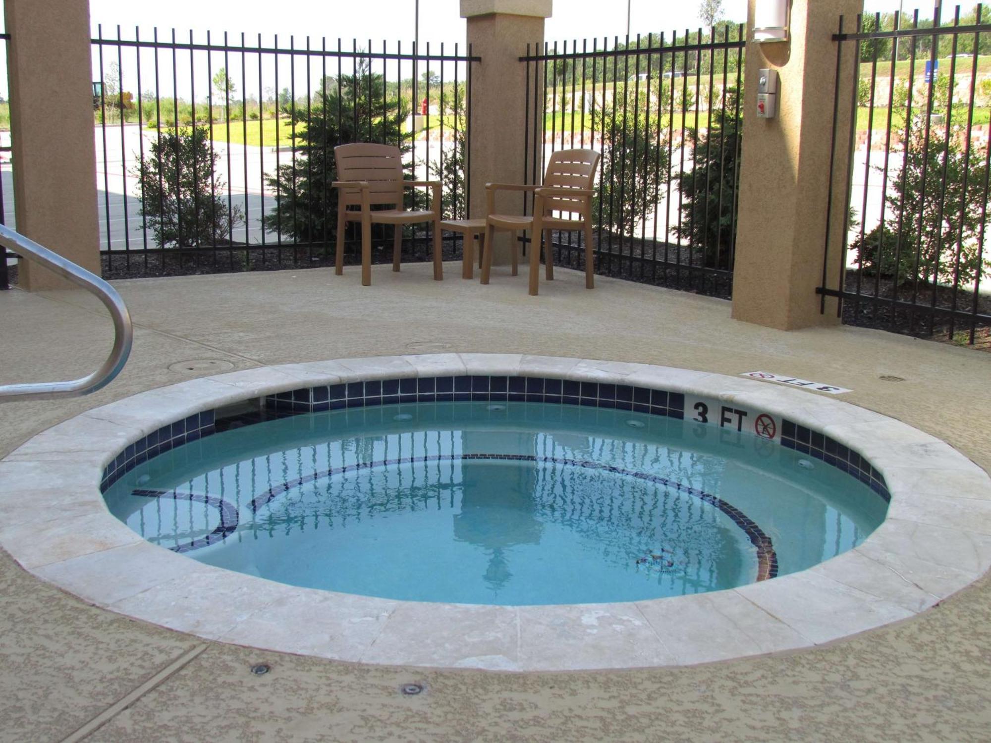Hampton Inn & Suites Center Bagian luar foto