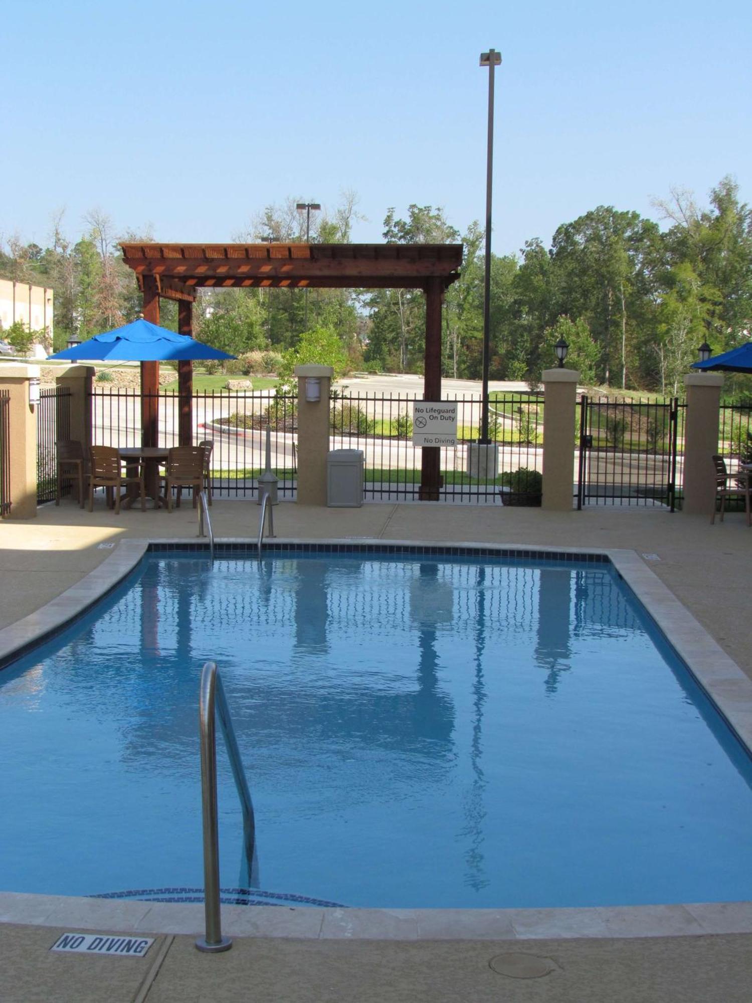 Hampton Inn & Suites Center Bagian luar foto