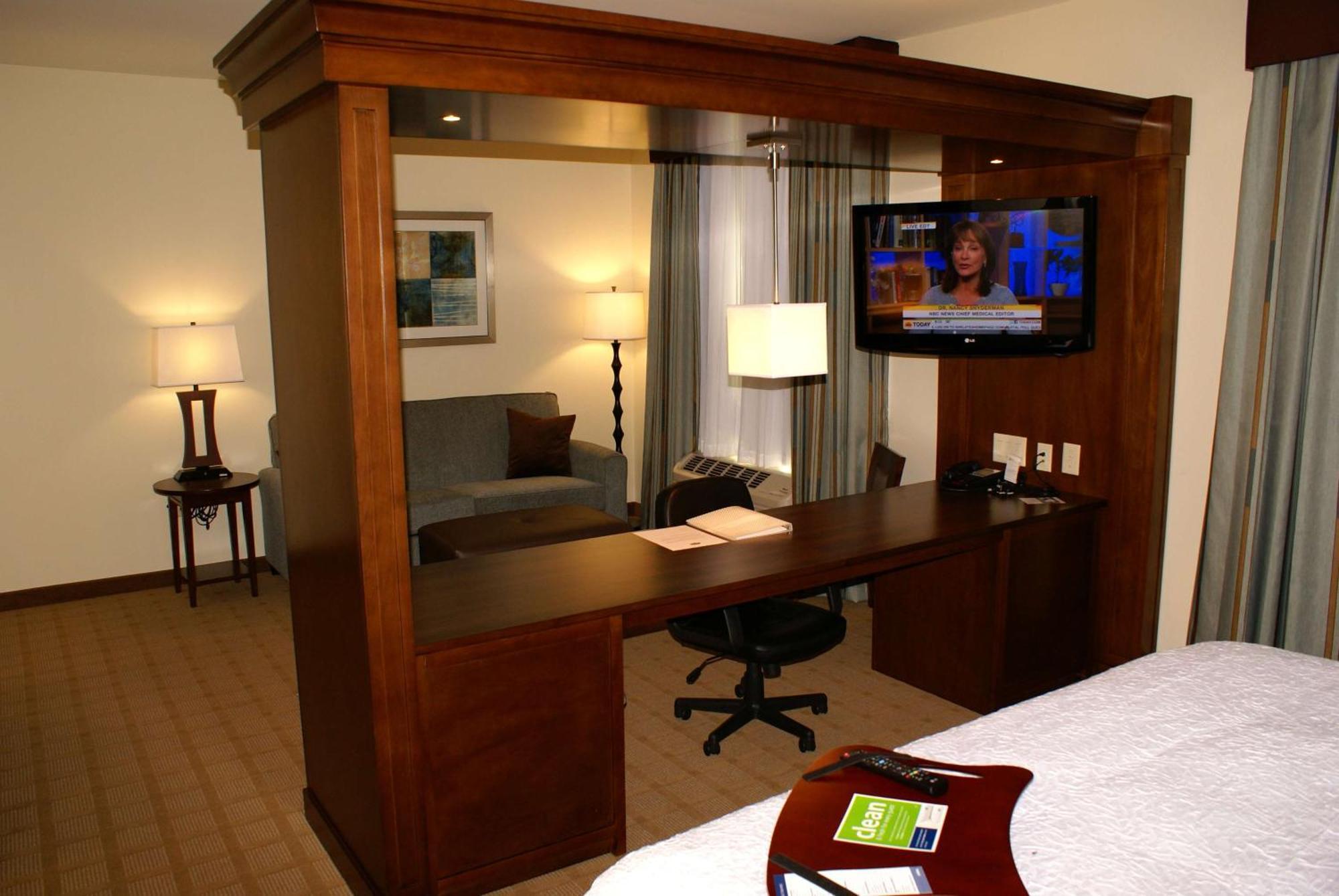 Hampton Inn & Suites Center Bagian luar foto