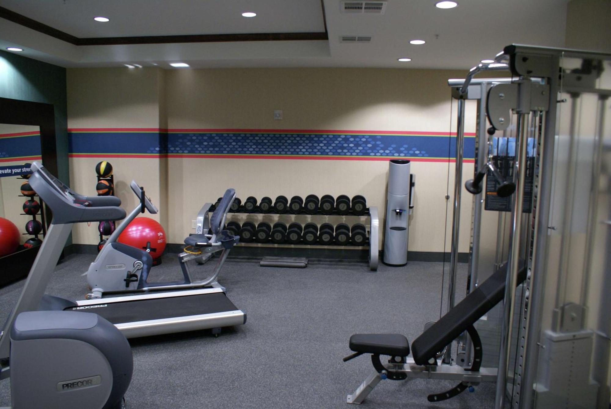 Hampton Inn & Suites Center Bagian luar foto